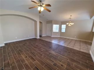 Photo #6: 2320140 Listing 