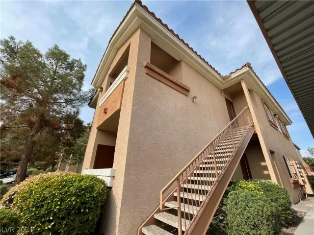 MLS: 2320280 Condo For Sale