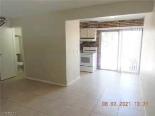 Photo #4: 2320287 Listing 