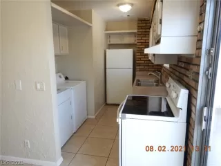 Photo #6: 2320287 Listing 