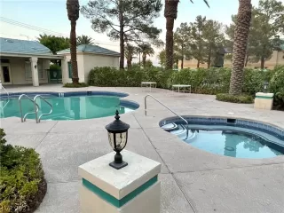 Photo #3: 2320340 Listing