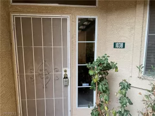 Photo #5: 2320340 Listing