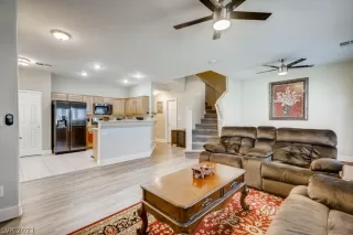 Photo #3: 2320360 Listing