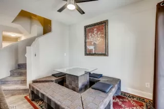 Photo #5: 2320360 Listing