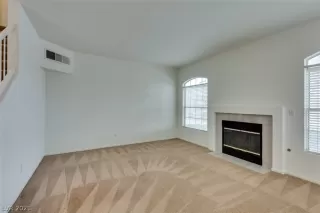 Photo #5: 2320366 Listing 