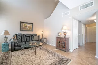 Photo #4: 2320367 Listing 