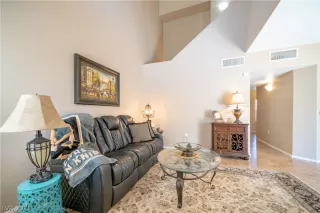 Photo #5: 2320367 Listing 