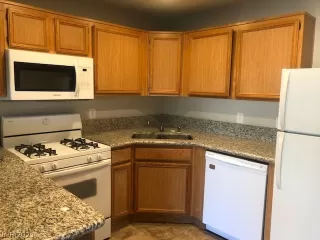 Photo #3: 2320377 Listing 