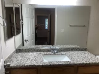 Photo #6: 2320377 Listing 