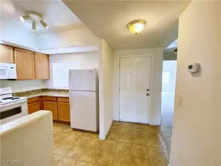 Photo #2: 2320386 Listing