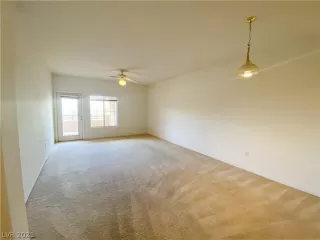 Photo #5: 2320386 Listing