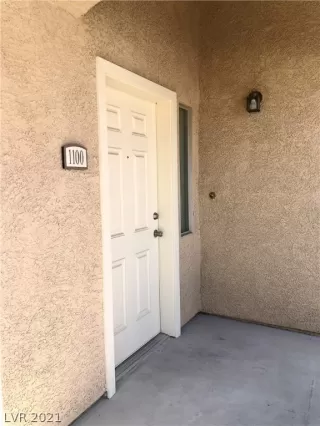 Photo #3: 2320401 Listing