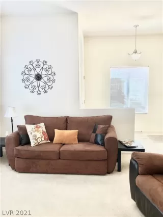 Photo #5: 2320401 Listing