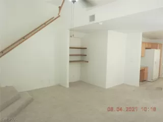 Photo #3: 2320411 Listing 