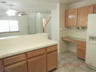 Photo #6: 2320411 Listing 