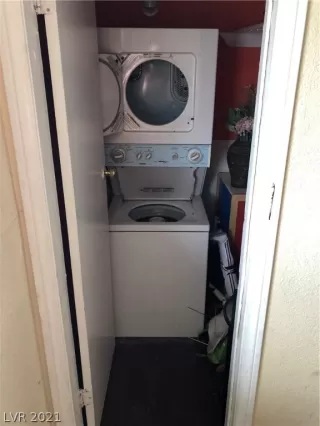 Photo #4: 2320438 Listing 