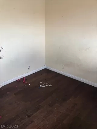 Photo #5: 2320438 Listing 