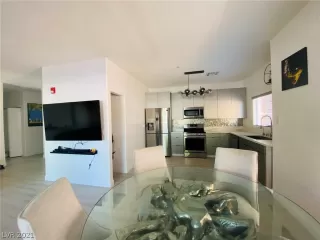 Photo #2: 2320446 Listing