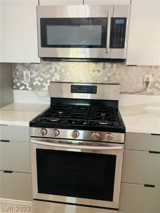 Photo #3: 2320446 Listing