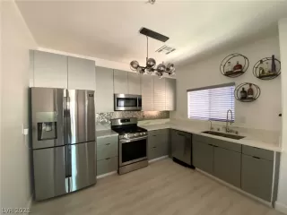 Photo #4: 2320446 Listing