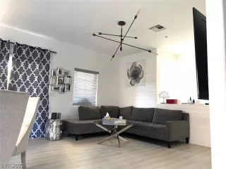 Photo #5: 2320446 Listing