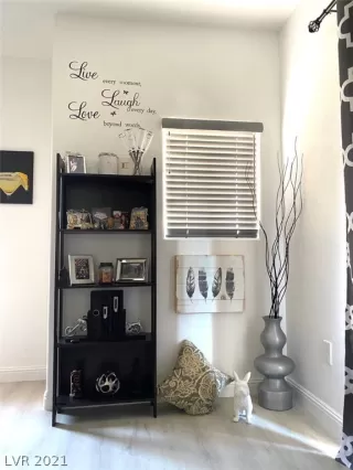 Photo #6: 2320446 Listing