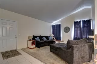 Photo #2: 2320466 Listing