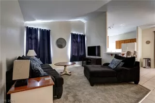 Photo #3: 2320466 Listing