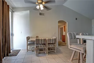 Photo #4: 2320466 Listing