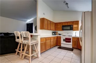 Photo #6: 2320466 Listing