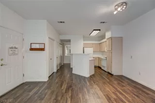 Photo #3: 2320489 Listing