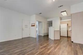 Photo #4: 2320489 Listing