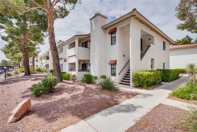 MLS: 2320492 Condo For Sale