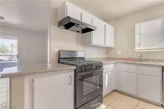 Photo #5: 2320535 Listing