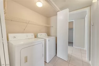 Photo #6: 2320535 Listing