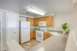 Photo #5: 2320540 Listing