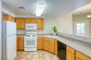 Photo #6: 2320540 Listing