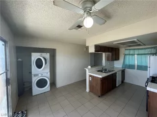 Photo #2: 2320582 Listing