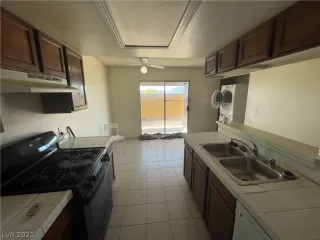 Photo #3: 2320582 Listing