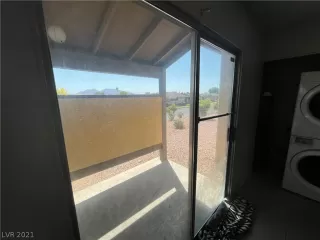 Photo #5: 2320582 Listing