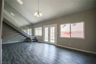 Photo #4: 2320605 Listing