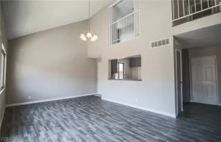 Photo #5: 2320605 Listing