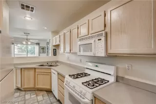 Photo #5: 2320617 Listing 