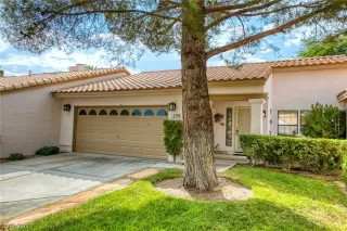 Photo #2: 2320618 Listing