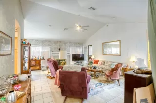 Photo #5: 2320618 Listing