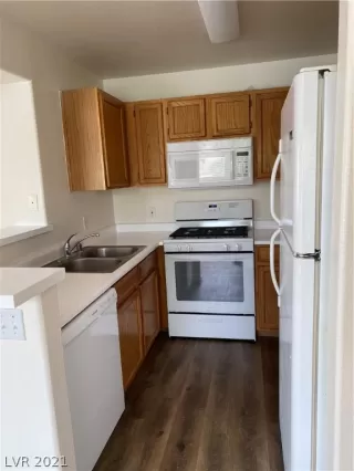 Photo #4: 2320650 Listing