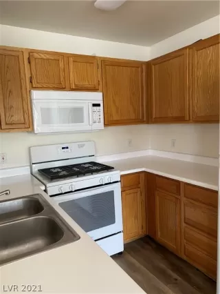 Photo #6: 2320650 Listing