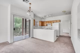 Photo #6: 2320656 Listing