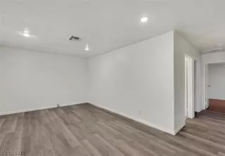 Photo #3: 2320662 Listing 