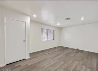 Photo #4: 2320662 Listing 